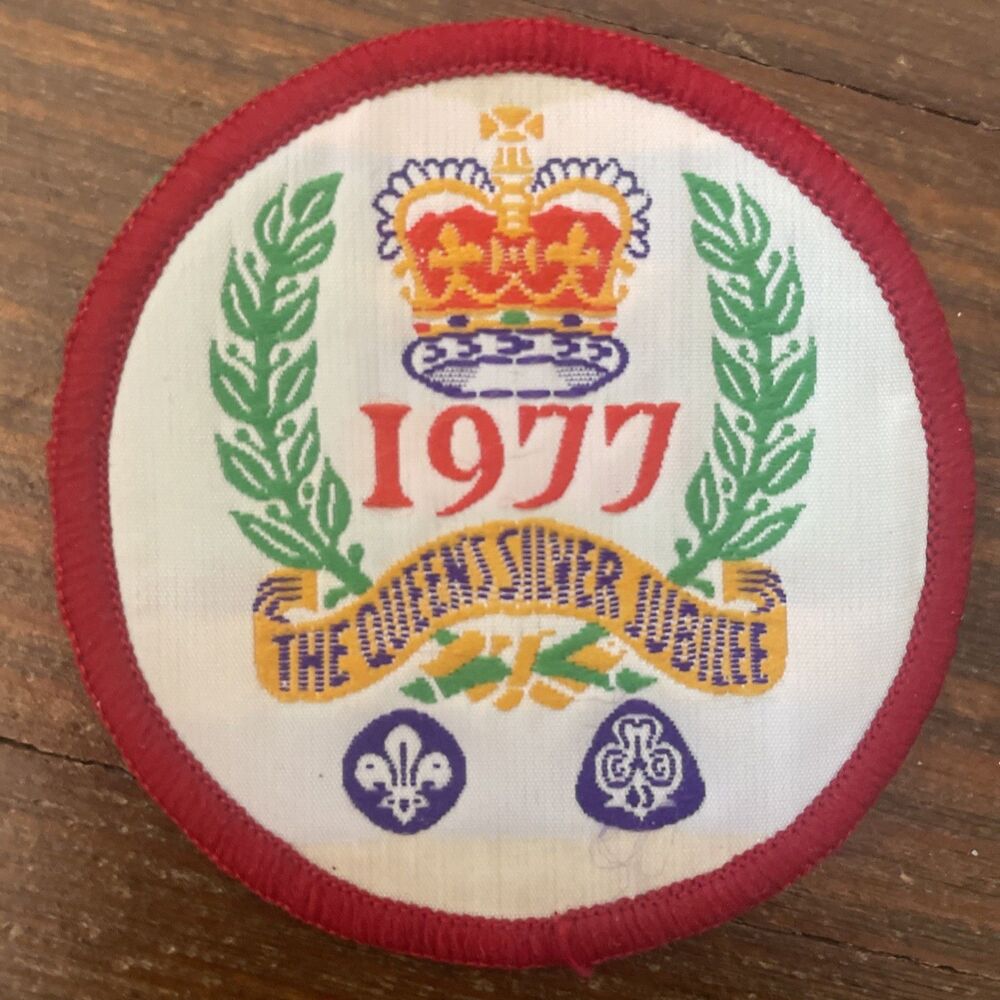 SCOUTS OF BRITISH - 25th Years of QUEEN'S SILVER JUBILEE SCOUT & GUIDES BADGE